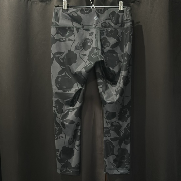 LuluLemon black on black flower crops - Picture 2 of 5